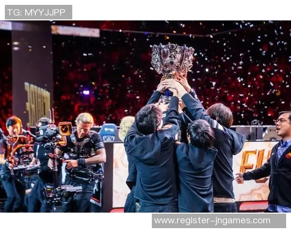 深入分析FPX战术体系与英雄联盟职业赛场的成功之道 深入分析FPX战术体系与英雄联盟职业赛场的成功之道