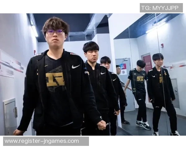 S15电竞总决赛赛后分析WE与LNG的战术对抗与策略调整