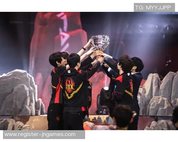 FPX勇夺冠军杯的奋斗历程与背后故事全揭秘 FPX勇夺冠军杯的奋斗历程与背后故事全揭秘